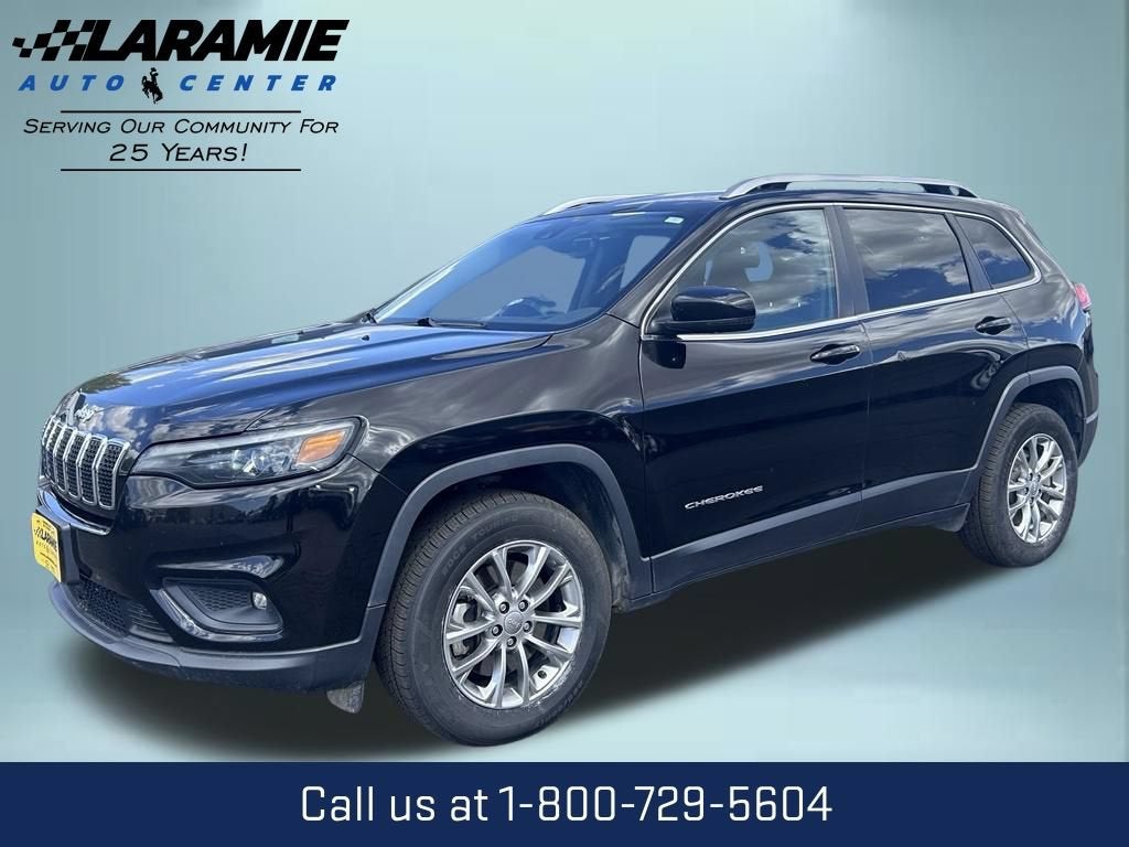 2021 Jeep Cherokee Latitude Lux 4x4 in Black — front three-quarter view